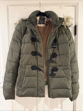 GAP Olive Green Quilted Puffer Jacket with Removable Faux Fur Hood Size Medium